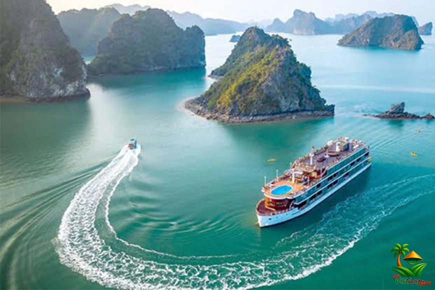 Cruise at Halong Bay